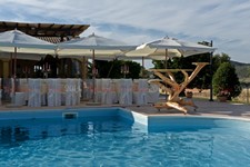2 Hotel Monte Arcosu Allestimento  a bordo piscina.jpg