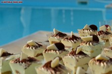 Hotel Monte Arcosu buffet di dolci a bordo piscina 2.jpg
