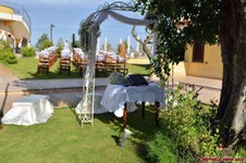 5 Hotel Monte Arcosu allestimento cerimonia in giardino rsz.jpg